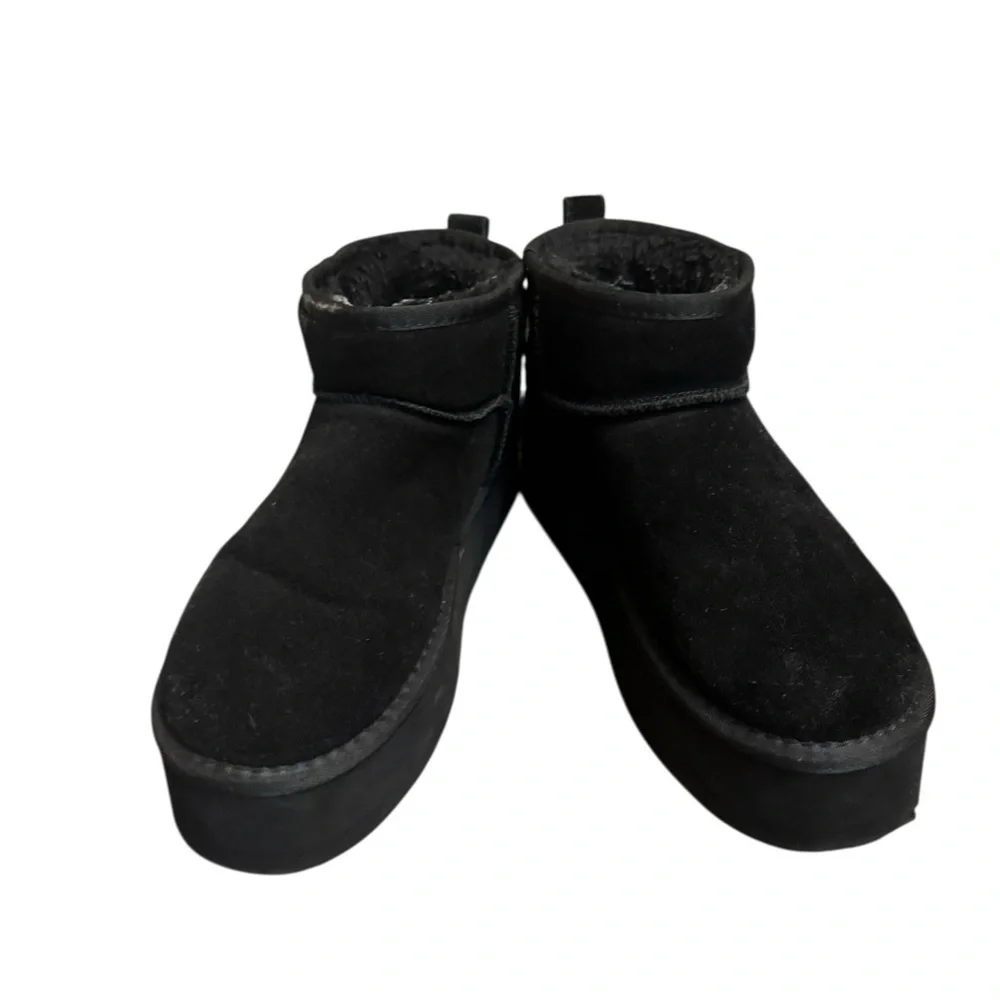 DREAM PAIRS Suede Women’s Classic Mini Platform Lined Boots Cozy Size 8.5 Black